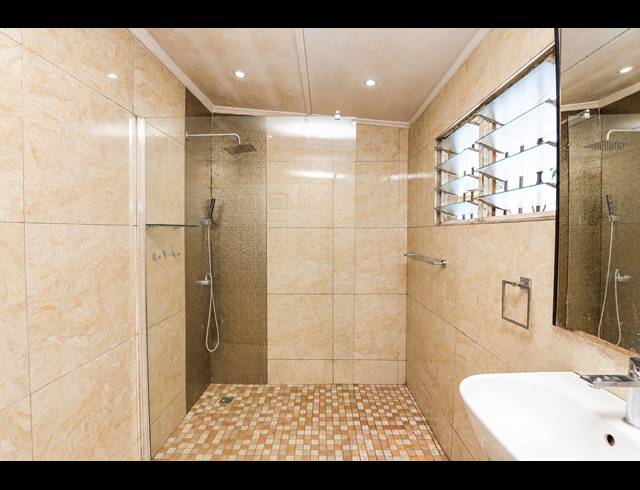 3 BEDROOM TOWNHOUSE FOR SALE IN ESSENWOOD